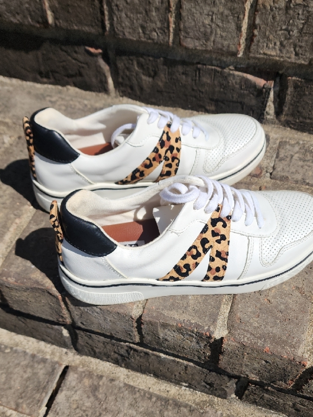 BKE White Sneakers with Leopard Print Accent Size 6.5 Very Clean - Picture 6 of 9